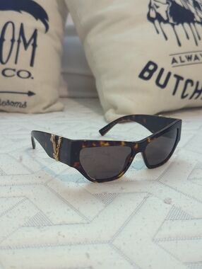 Authentic Gianni Versace Tortoise Sunglasses - Made In Italy - 798.00 Retail